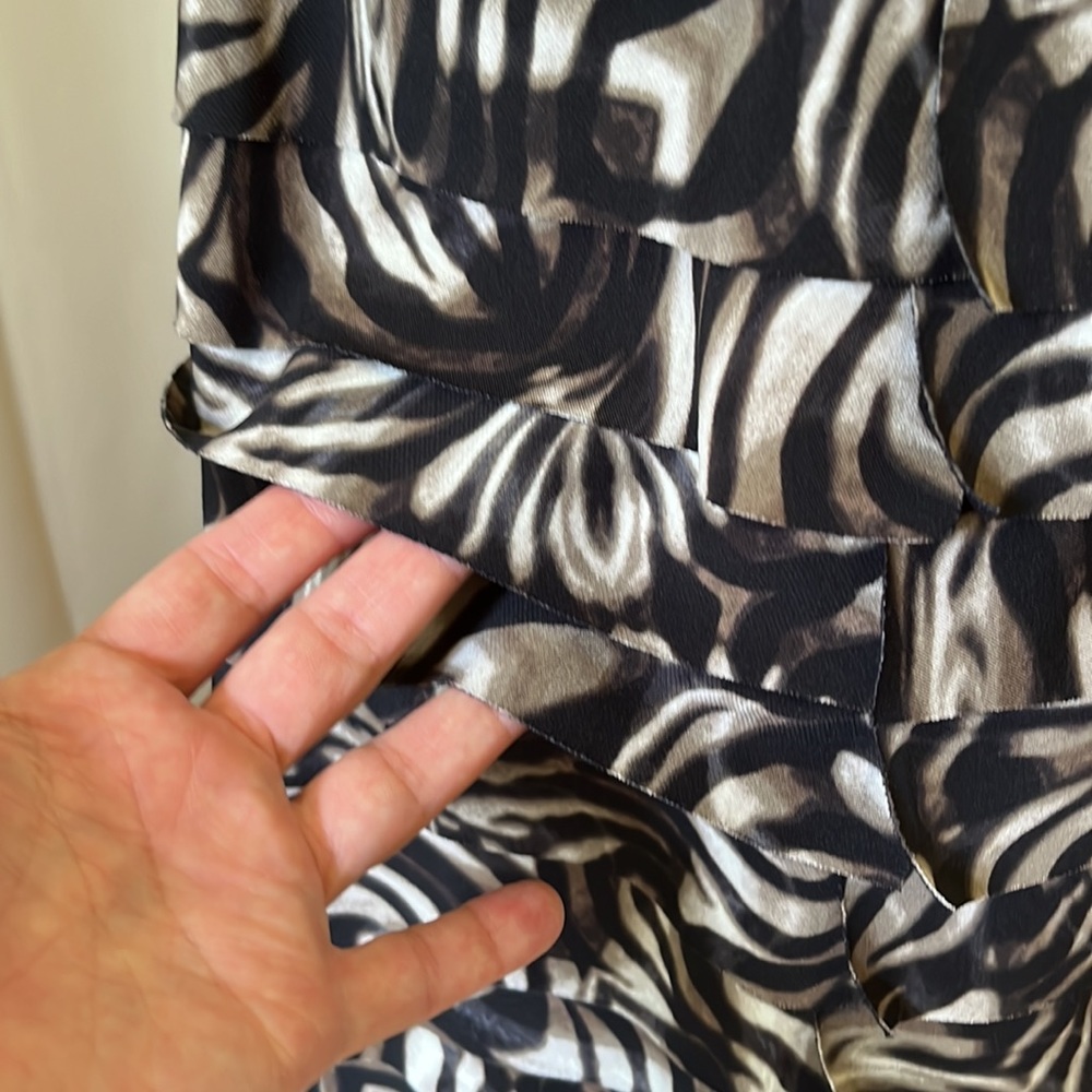 Like New! Taylor Sleeveless Dress - Picture 6 of 14